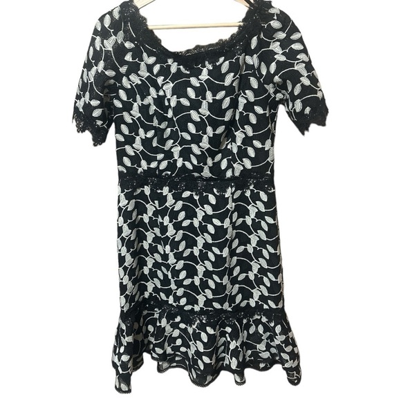 EUC - SHANI - Off the Shoulder Dress - Black/White - size 6 - Picture 4 of 6